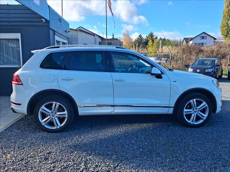 Volkswagen Touareg 3,0 R-Line, CZ, kamera - fotka 8 z 17