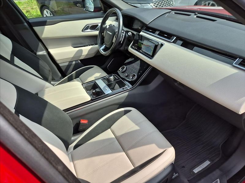 Land Rover Range Rover Velar 3,0 D300 R-Dynamic SE - fotka 13 z 19