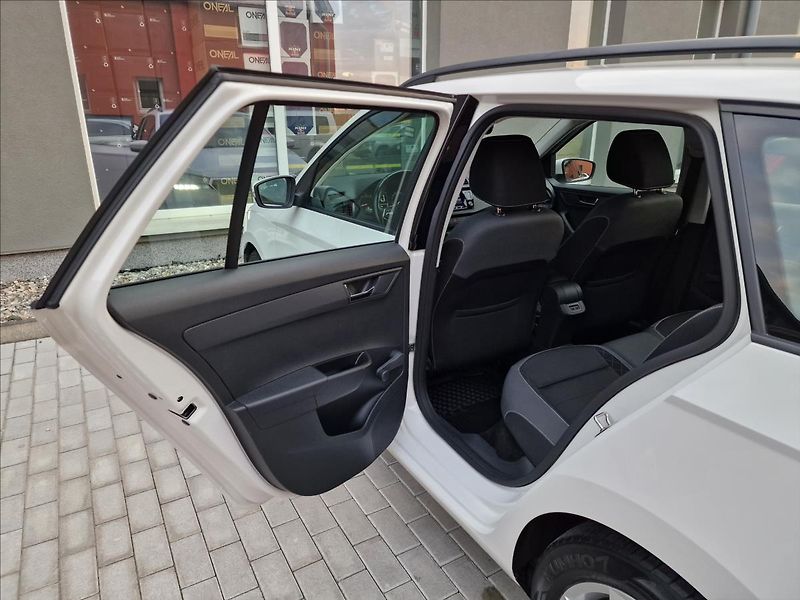 Škoda Fabia 1.0 TSI 70kW Combi Tour,1.Maj - fotka 18 z 47