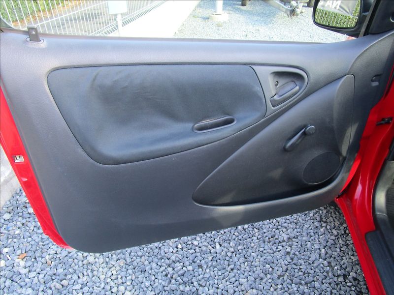 Toyota Yaris 1.0VVT-i Terra KLIMA - fotka 14 z 35