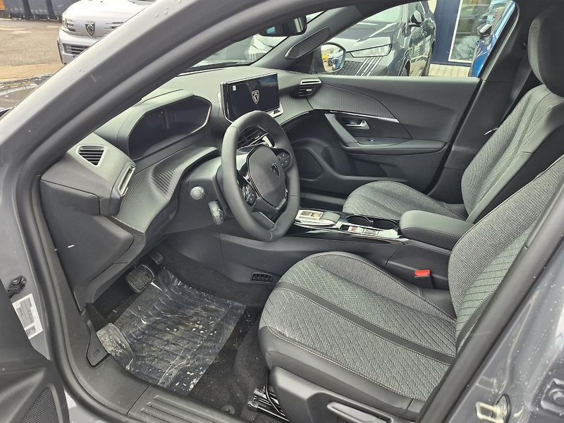 Peugeot 2008 (2026)  ALLURE Hybrid 145 e-DCS6 - fotka 8 z 22