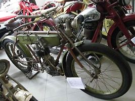 Motocykl Torpedo, který v roce 1905 vyrobila továrna František Trojan & Alois Nagl v Kolíně.