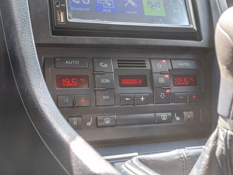 Audi A4 (2007) 2.0TDI 103KW – PO ROZVODECH - fotka 20 z 35