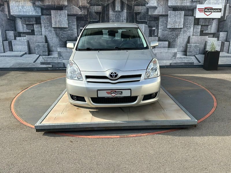 Toyota Corolla Verso (2006) 1.6VVT-i, 81KW - fotka 2 z 21