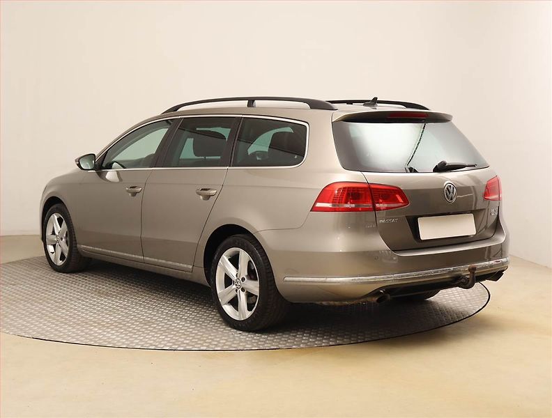Volkswagen Passat (2012) 2.0 TDI, 4X4, Automat - fotka 4 z 23