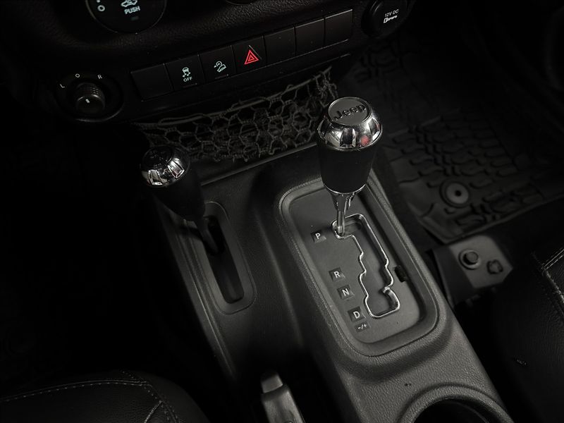 Jeep Wrangler 3,6 209kW AT PENTASTAR SERVIS - fotka 20 z 44