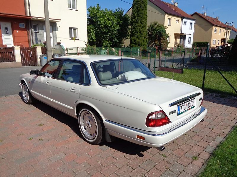 Jaguar XJ6 (1996) 3.2 SOVEREIGN 155kW - fotka 3 z 10