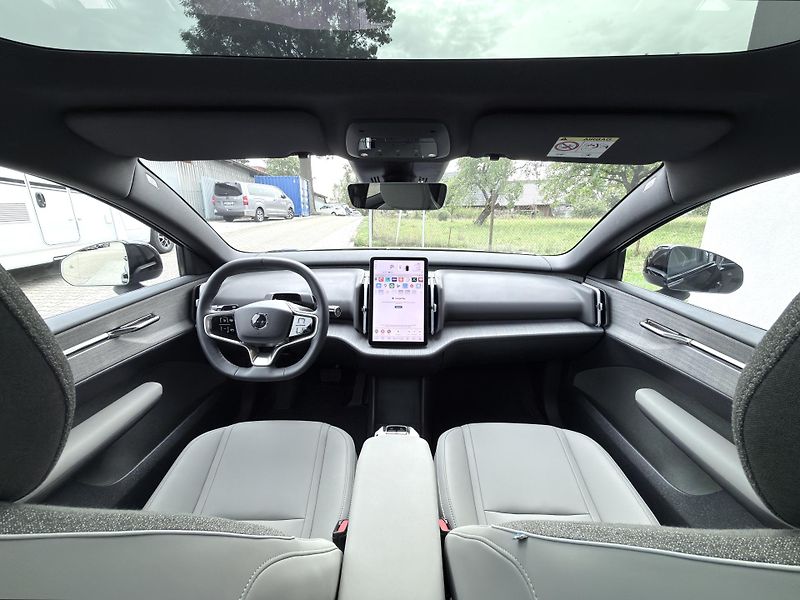 Volvo EX30 P8 CC AWD ULTRA / + sada pneu  - fotka 19 z 52
