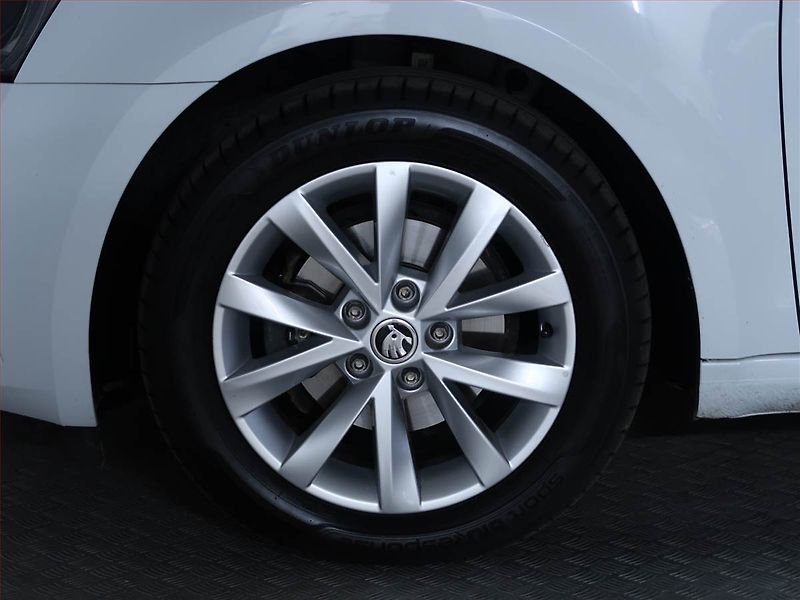 Škoda Octavia (2018) 1.6 TDI, Automat, Navi - fotka 15 z 18