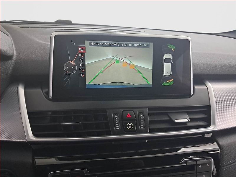 BMW Řada 2 (2018) M Sport 218d Active Tourer - fotka 17 z 18