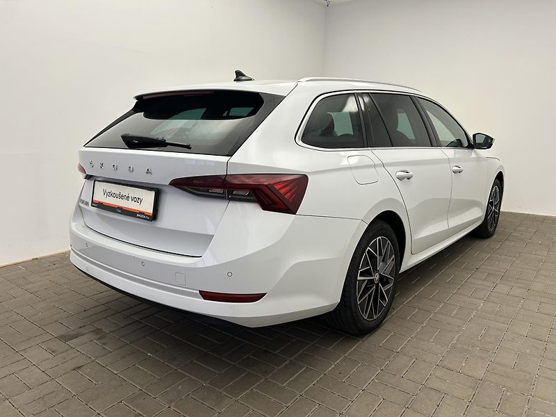 Škoda Octavia 2.0 TDI Style Plus - fotka 2 z 26