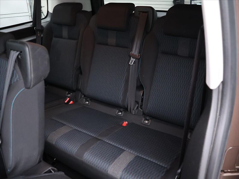 Peugeot Traveller 2,0 BlueHDi 110kW Aut.klima CZ - fotka 15 z 35