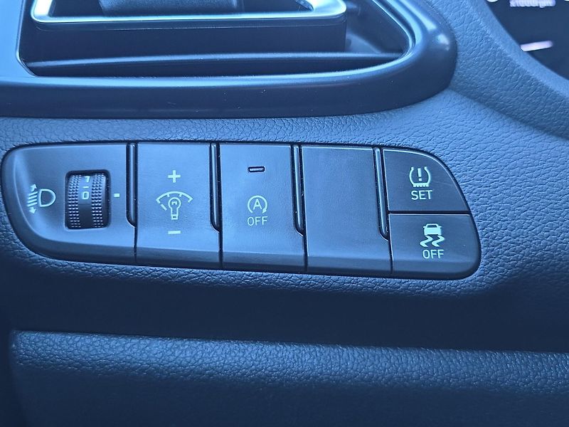 Hyundai i30 (2021) N-line 1.5 T-GDi MHEV 117kw, 1 - fotka 12 z 26