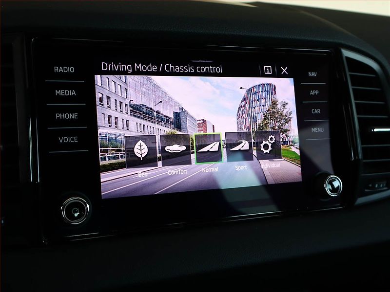 Škoda Karoq (2023) Sportline 1.5 TSI - fotka 16 z 22