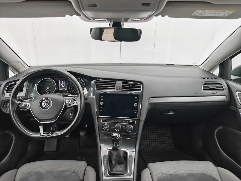 Volkswagen Golf Maraton Edition  1,0TSI - fotka 10 z 23