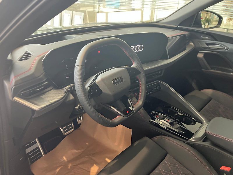 Audi Q5 SB Q S-Line Vzduch Pano MAXvýb - fotka 4 z 6