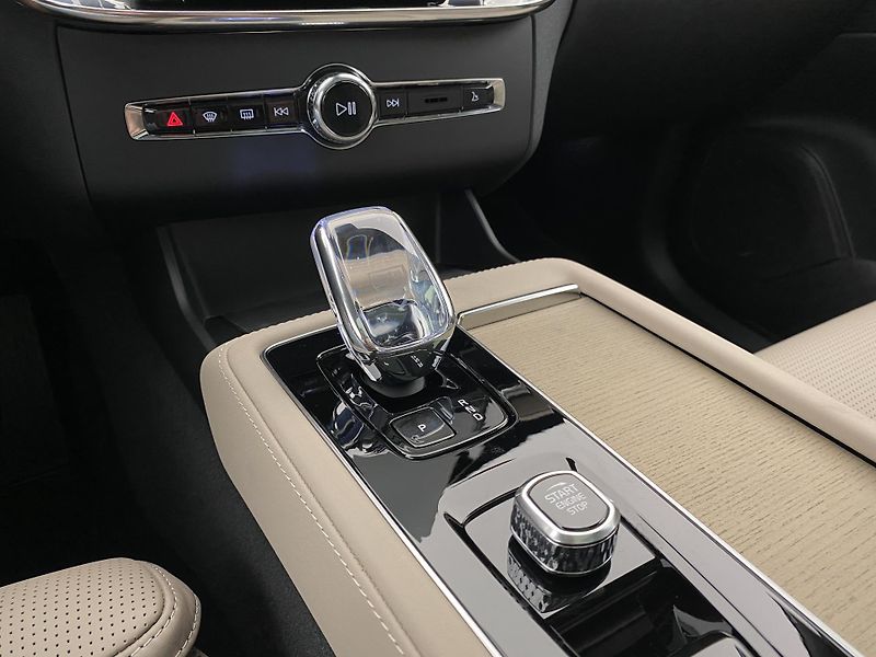 Volvo XC90 (2026) T8 AWD Plug-in DARK PLUS 7m - fotka 39 z 66