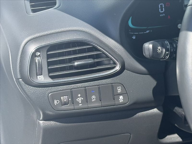 Hyundai i30 1,5 CVVT 71kW Family Climate - fotka 8 z 25