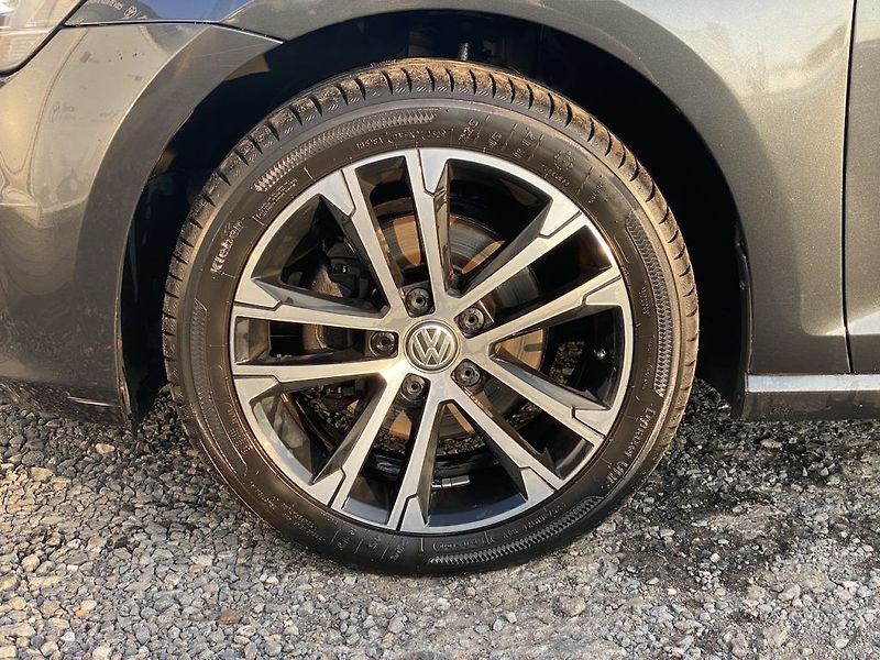 Volkswagen Golf 2.0TDi, DSG, Allstar, 2x kola - fotka 10 z 20