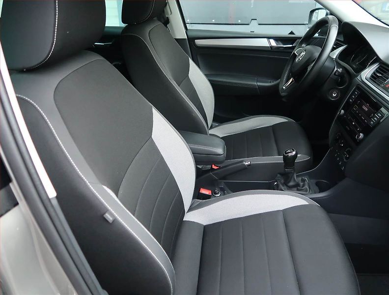 Škoda Rapid (2018) Ambition Plus 1.0 TSI - fotka 9 z 15