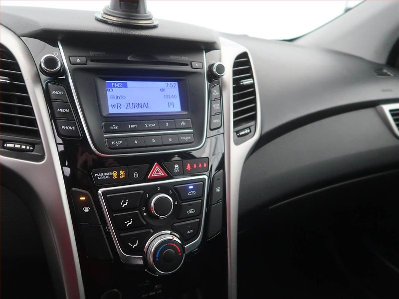 Hyundai i30 (2017) Trikolor Plus 1.6 GDI - fotka 12 z 15