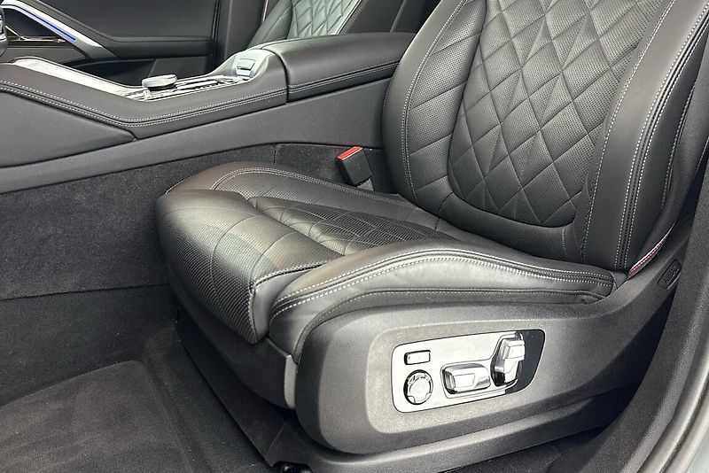 BMW X6 xDrive40d - fotka 7 z 22