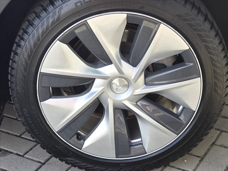 Tesla Model Y 0,0 LFP Ryzen SoH92% Tažné Enh - fotka 20 z 21