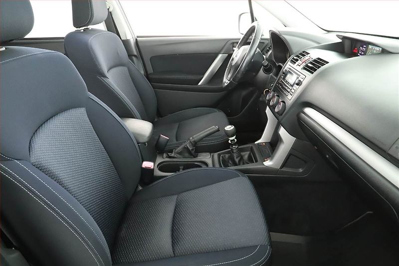 Subaru Forester (2014) 2.0 d, 4X4, Xenony, Tempomat - fotka 7 z 14