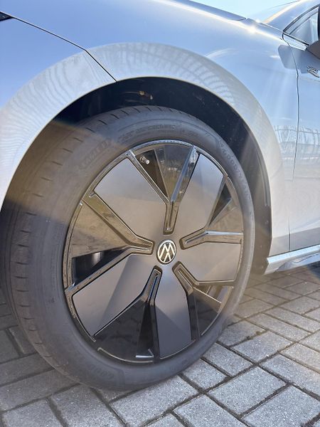 Volkswagen Passat (2024) R-line - fotka 5 z 22