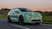 Škoda Elroq při testovacích jízdách s kamuflovanými kusy