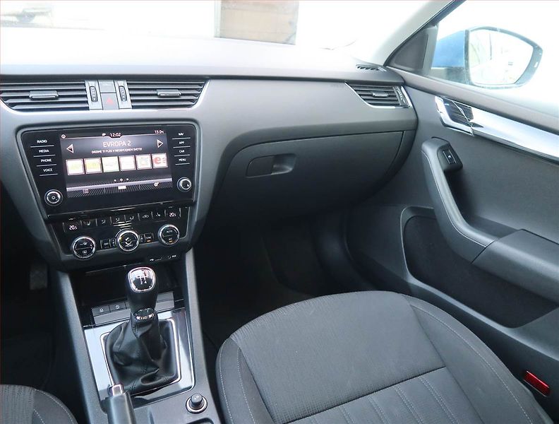 Škoda Octavia (2017) Style 1.6 TDI, Navi, Tempomat - fotka 8 z 15