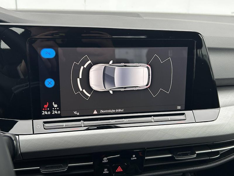 Volkswagen Golf Life 1,0TSi - fotka 17 z 22