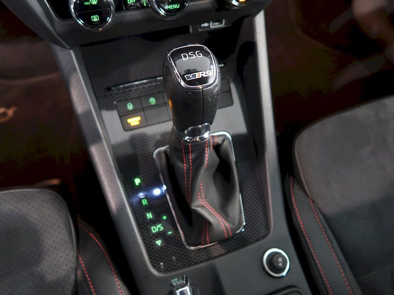 Škoda Octavia (2019) RS 2.0TSI 180KW DSG NAVI - fotka 31 z 39