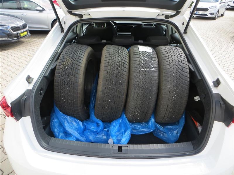 Škoda Octavia 2,0 TDI 85kw Ambition DSG - fotka 7 z 26