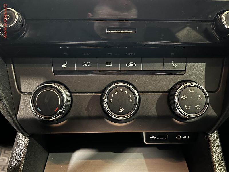 Škoda Octavia (2017) 1.6 TDi, ČR, AC, výhřev sed - fotka 14 z 14