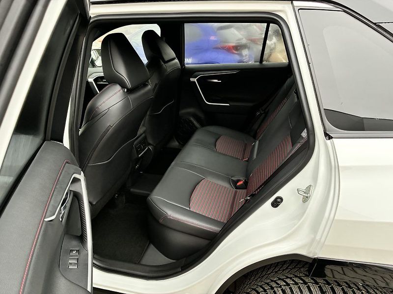 Toyota RAV4 2.5 Plug-in 185 Selection - fotka 10 z 27