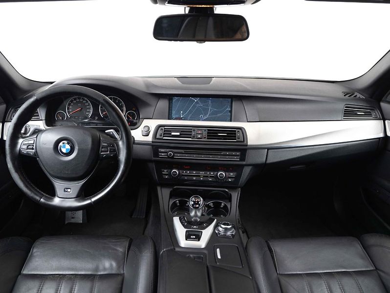 BMW M5 - fotka 13 z 22