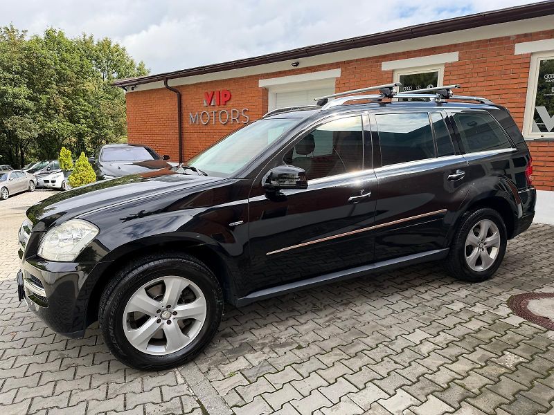 Mercedes-Benz GL 350CDi-4M-AMG-AIRMATIC-TOP STA - fotka 2 z 34