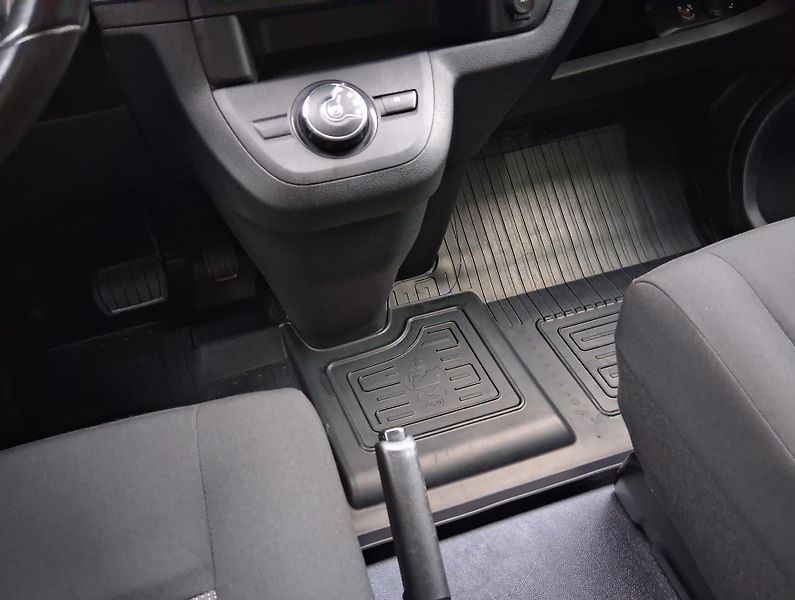 Toyota ProAce Verso SHUTTLE 2.0 D-4D 130 kW 8 míst - fotka 16 z 20