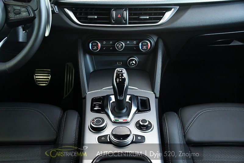 Alfa Romeo Stelvio 2,2 D 16V 210k Veloce AT8-Q4 - fotka 22 z 55