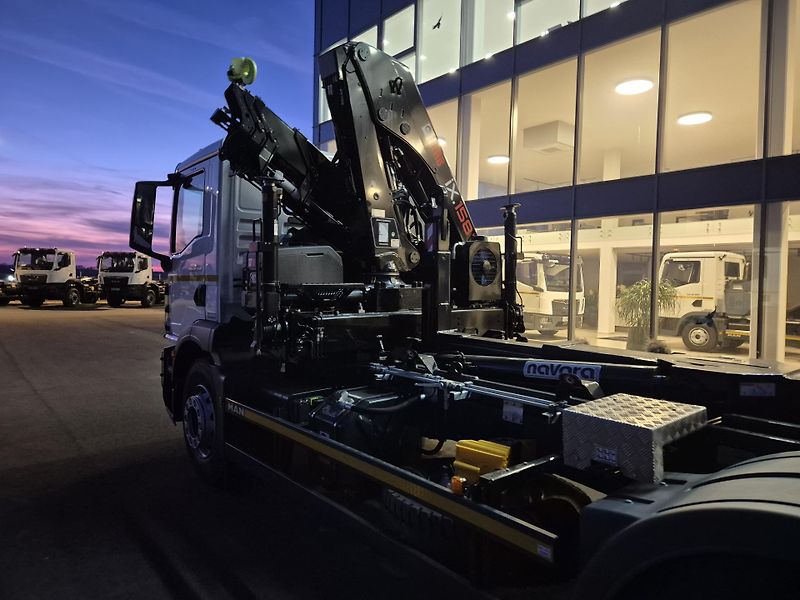 Mercedes-Benz Axor 1827 AROCS 4x4 KONTEJNEROVKA - fotka 19 z 32