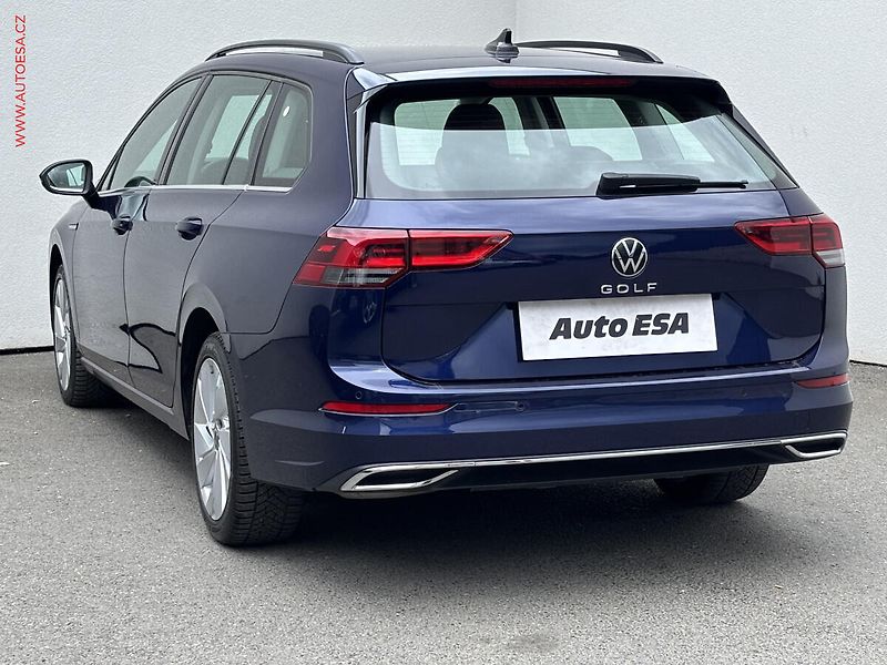 Volkswagen Golf (2022) 2.0 TDi, Style, LED - fotka 6 z 19
