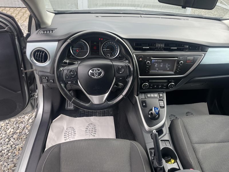 Toyota Auris 1.8i 16v HYBRID AUT SERVIS TOP - fotka 105 z 172
