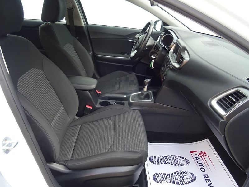 Kia Ceed (2019) 1.4i,73kW,NovéČR,S.kn,ALU - fotka 12 z 19