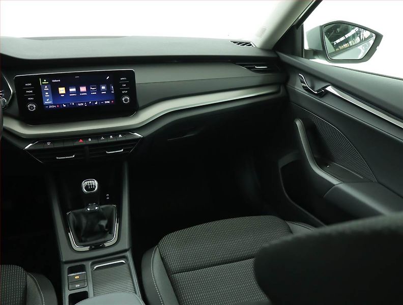 Škoda Octavia (2023) Ambition 2.0 TDI, ČR,1.maj - fotka 8 z 15