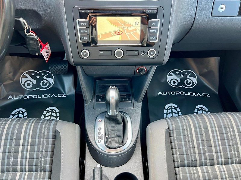 Volkswagen Touran (2011) 2.0 TDI 103 kW Cross DSG - fotka 16 z 19