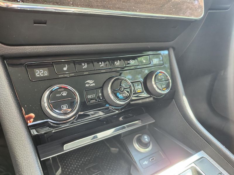 Škoda Superb Ambition 2.0 TDI 110 kW DSG Co - fotka 18 z 25