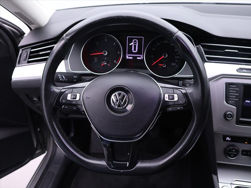Volkswagen Passat 1,6 TDI Comfortline LED - fotka 17 z 32