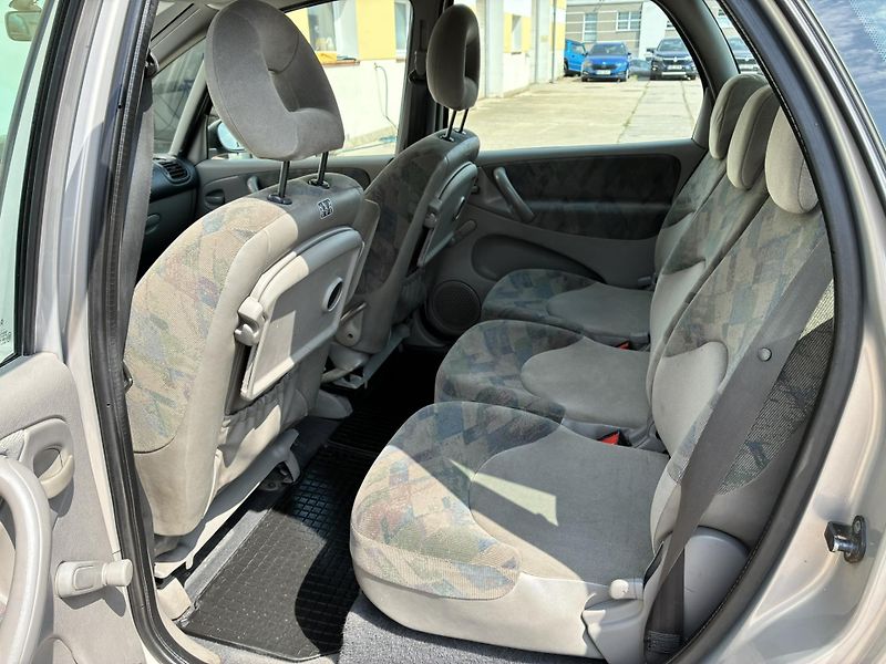 Citroën Xsara Picasso 1.6 i 100k - fotka 11 z 19