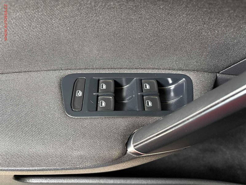 Volkswagen Golf (2014) 1.4 TSi, STK9/28 - fotka 12 z 15